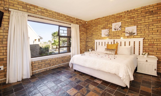 Bluewater Bay House | King Guest Lodge