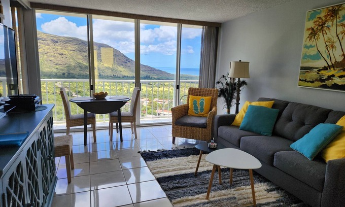 Makaha Condo | King size Bed, 1BR condo, Makaha Valley, with Mtn and Ocean views