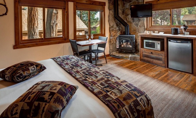 Tahoe Vista Cabin | King Studio Cottage with jet bath