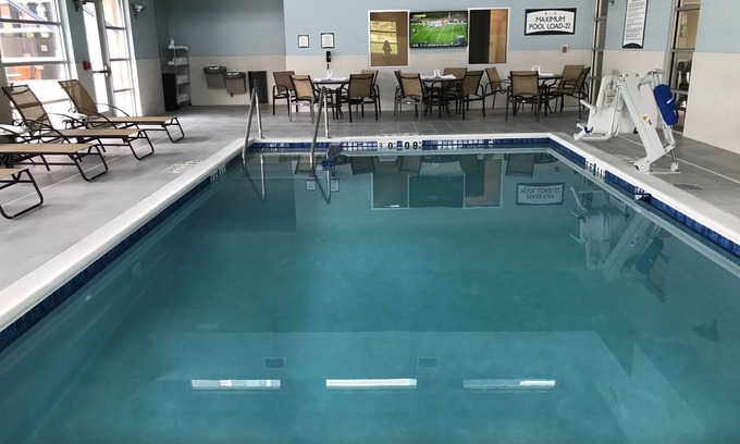 Madison Condo | King Suite. Free Breakfast. Pool with a Slide. Great for Business Travelers!