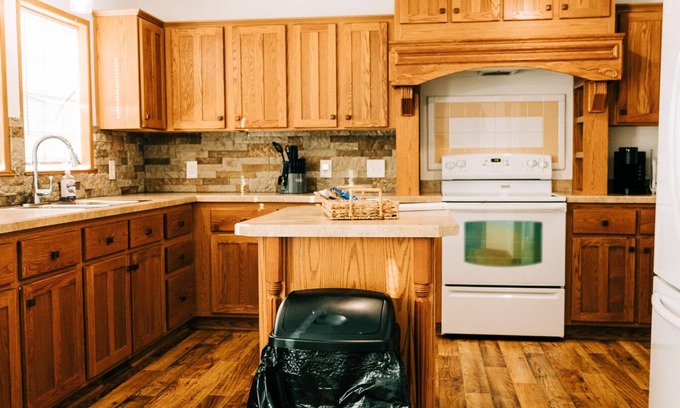 Dundee House | King Suite,Hot Tub,Pretty Hilltop View,