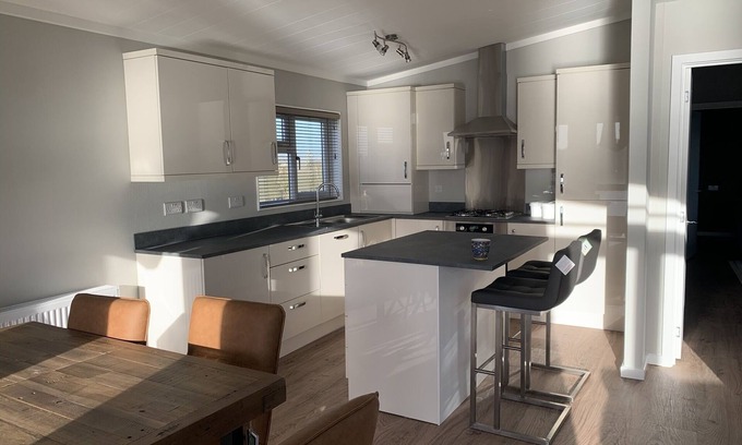 Boston Cabin | Kingfisher Lodge - Lake VIew