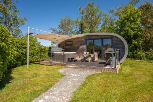 Cowan Bridge Apartment | Kingsdale Luxury Pod with Hot Tub at Fell View Park Kirkby Lonsdale