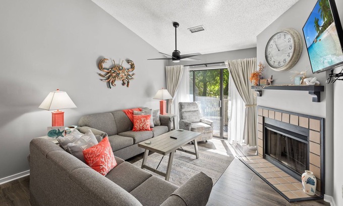 Arcadian Shores Villa | Kingston WHP 12H 2nd floor Villa w/pool/beach