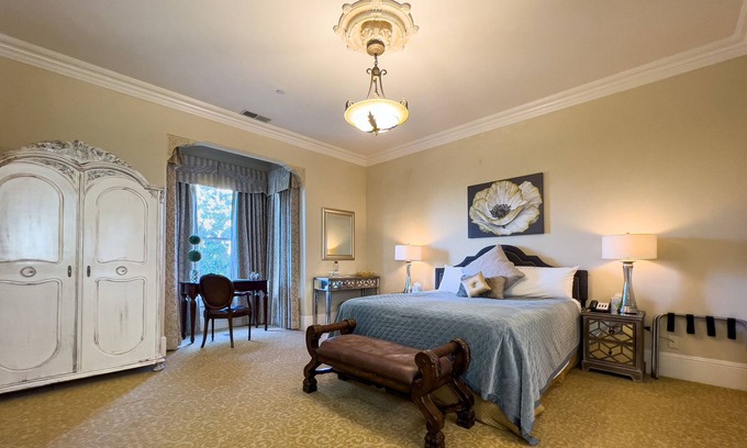 Salinas House | KINGSUITE in Mansion Mins to Beach Monterey Carmel