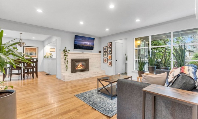 North Rose Hill House | Kirkland Luxury Getaway with Backyard & Workspace!