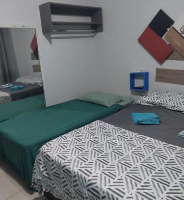 Maringa Apartment | Kit Net 5 azul cama casal