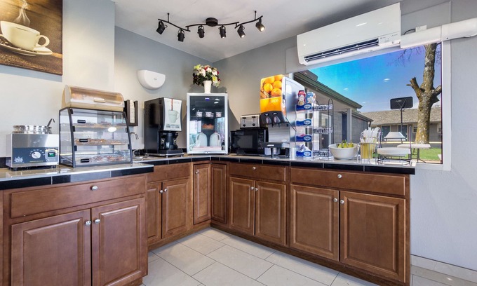 Salem Hotel | Knights Inn and Suites Salem