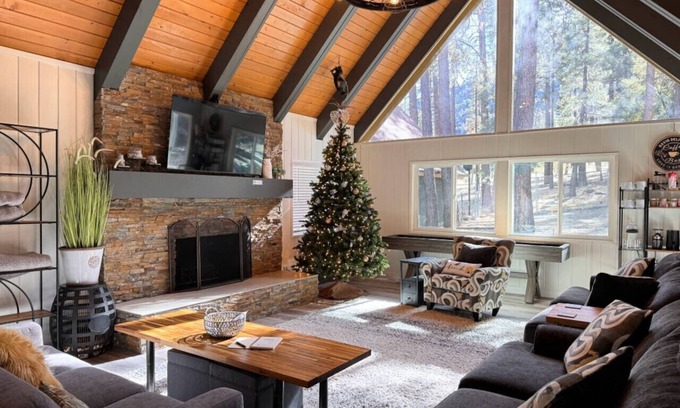 Wrightwood Cabin | Knotty by Nature | Luxury Cabin Stay