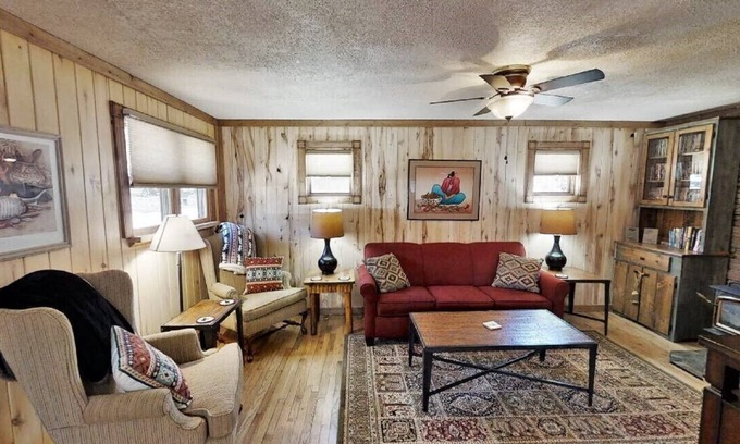 Red River House | Knotty & Nice - In Town - Pet Friendly! - Gas Fireplace - Washer/Dryer - Gas Gri