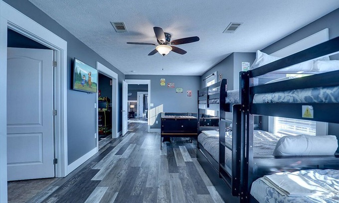 Kodak Cabin | Kodak - Hatters Hide A Way - 3 Bedrooms - Sleeps 12