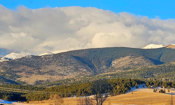 Eagle Nest House | Kokopelli Lodge nestled in the Sangre de Cristo Mtns.Ski/Hike/Fish/Hunt