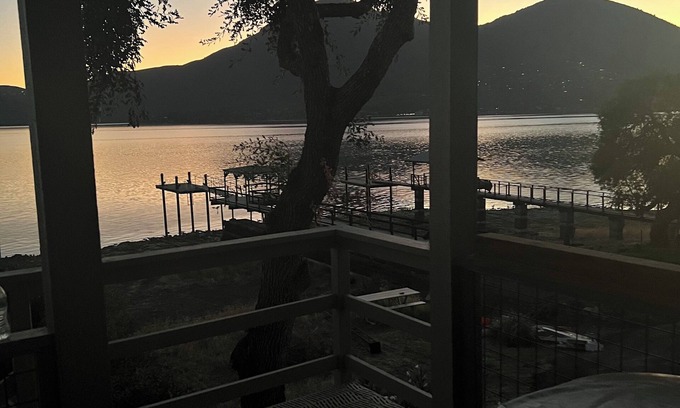 Clearlake Cottage | Konocti beauty cottage on the lake, anglers dream on pier 39 AC-WiFi
