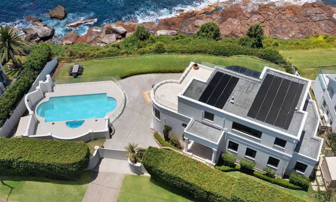 Avalon Beach House | Kookaburra, Ocean Front by TCC