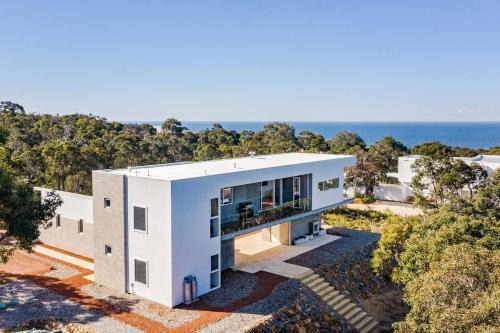 Eagle Bay House | Koolbardi - Bushland Retreat near Pristine Beaches