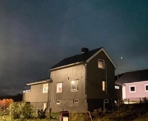 Lyngen House | Koselig hus nær sjø og fjell