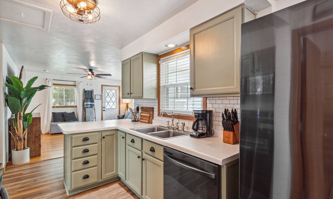 Edgerton Cottage | Kosh Cottage - Beach Vibes & Kayak Rides!