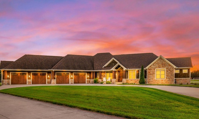 Wyatt House | Kountry Lane Stables | Horse Farm w/HOT TUB + Fire Pit!