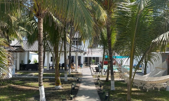 El Porvenir House | Kozy beach front house 20 min from the airport, private pool