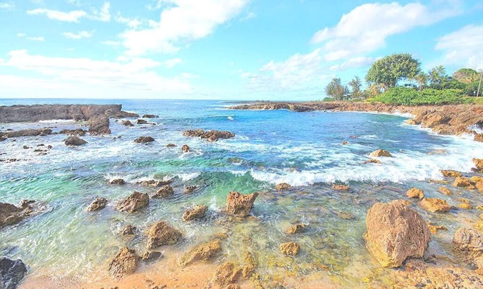 Mokuleia House | Kukui Hale - Short Walk to Beach, AC