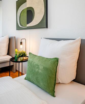 Heißen Apartment | Kurzzeitglück MH04 I 24h Self Check - In I WLAN