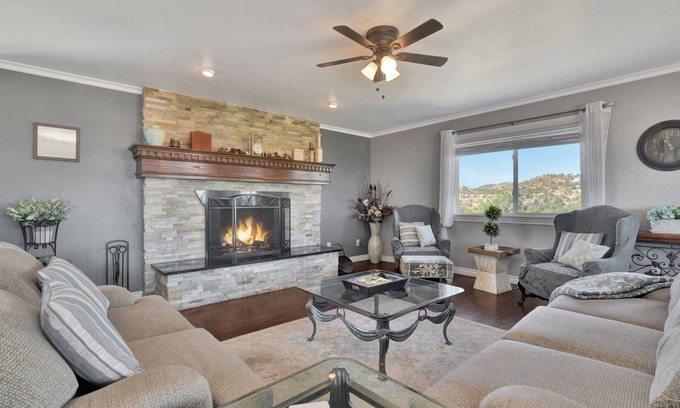 Prescott House | *L*Centrally located *Multi-family getaway *Short drive to Downtown