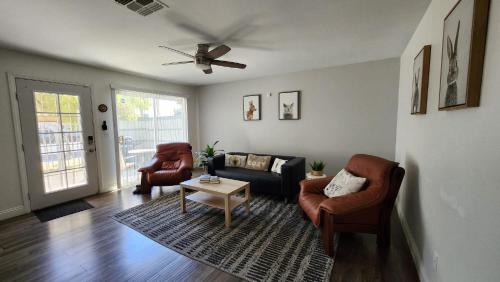 Las Vegas Apartment | L - Fully remodeled and professionally decorated