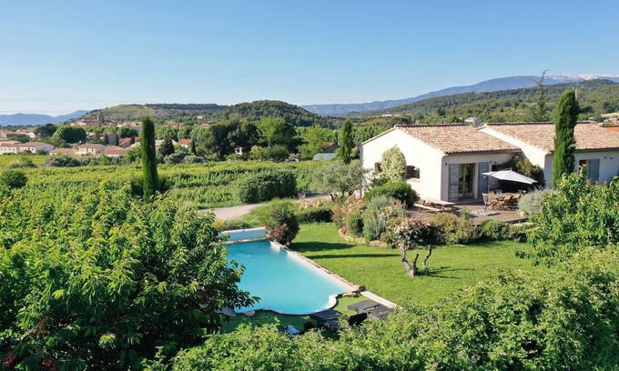 Malemort-du-Comtat Villa | L'Instant Provence" villa in the countryside with breathtaking views and private pool