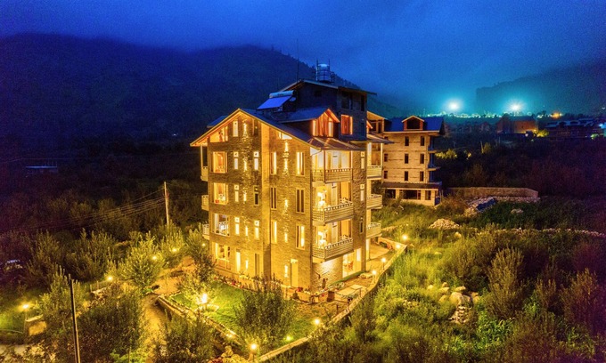 Burwa Hotel | La Aero Resort