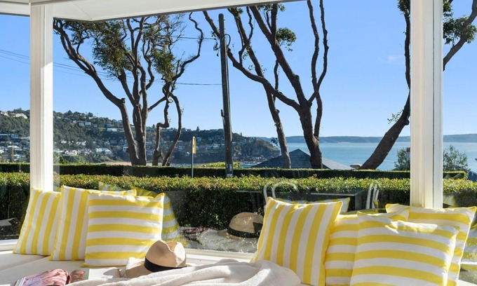 Whale Beach House | LA BALENA by Palm Beach Holiday Rentals
