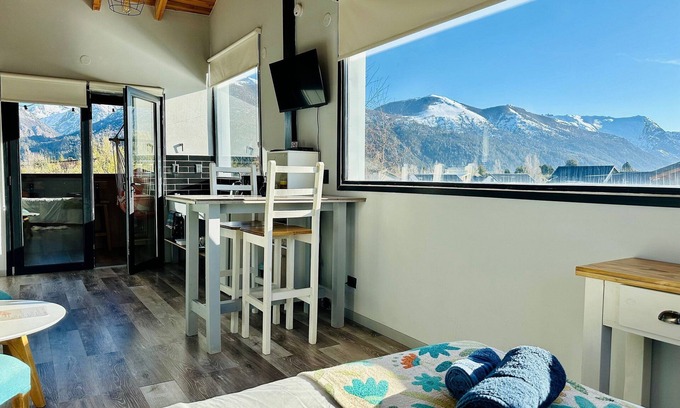 San Carlos de Bariloche Apartment | La Casa del Arbol. Stunning Mtn Views. Studio.