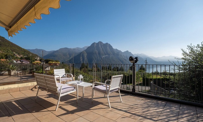 Solto Collina Apartment | La casa di Sarah - Two Bedroom Apartment, Sleeps 5