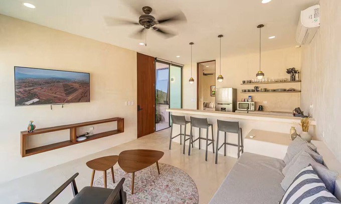 Centro Apartment | La Casa Nido: Spacious One-Bedroom Apartment