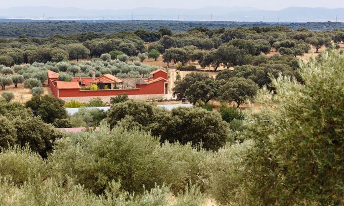 Navalcan House | La Costanilla de los Angeles