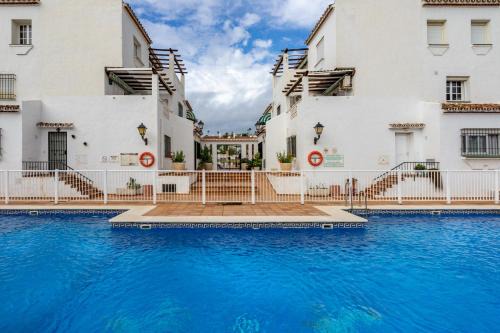 Castillo de Sabinillas Apartment | La Duquesa apt with pool by Costarentals - Ref M8