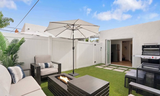 Village of La Jolla Villa | La Jolla Beach Villa - Walk to Windansea Beach