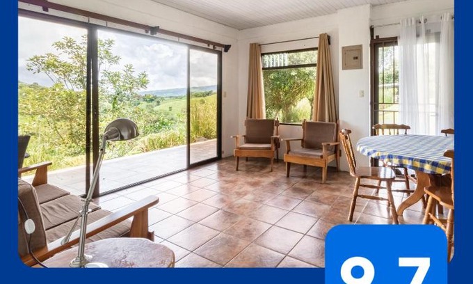 Angeles Sur Apartment | La Martinita - Cozy 2 Bedroom Cottage in San Ramon