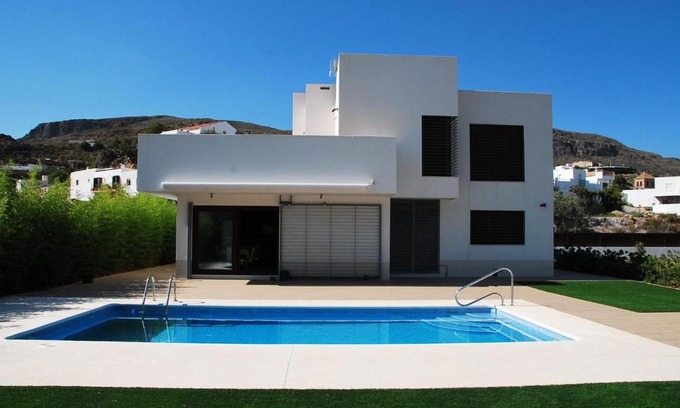 Felix Villa | LA MESA