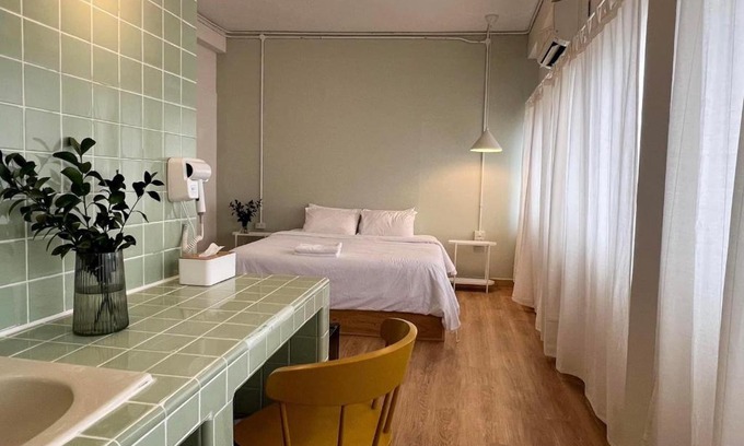Salaya Hotel | La Moon House