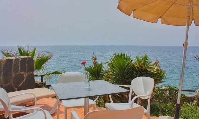 Playa del Aguila House | La Perla - Bungalowanlage DIRECTLY by the sea