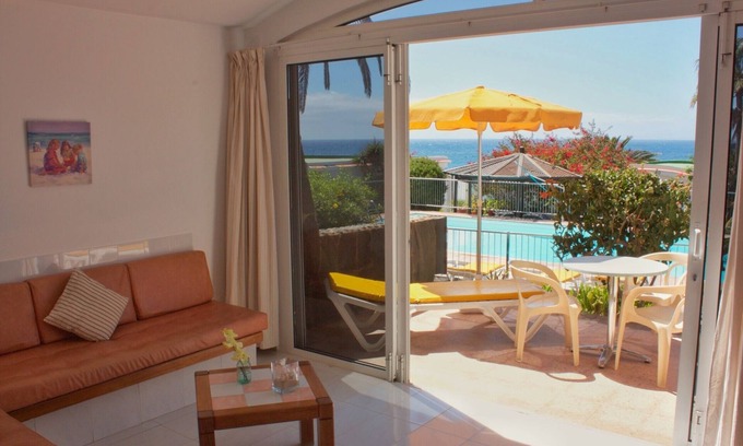 Playa del Aguila House | La Perla - Bungalowanlage DIRECTLY by the sea