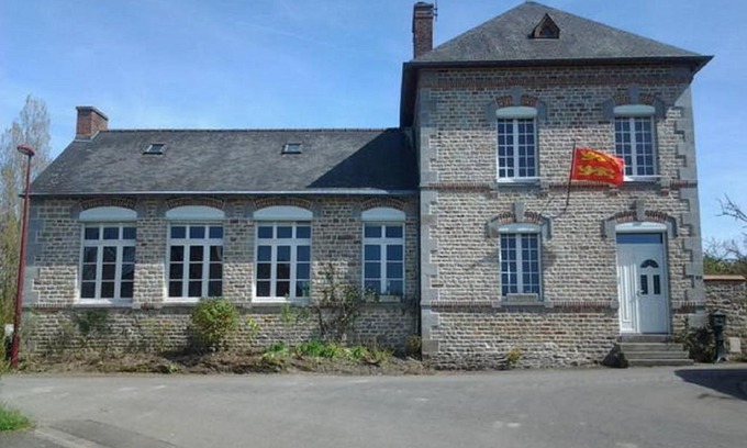Curey House | La Petite Ecole de la Baie