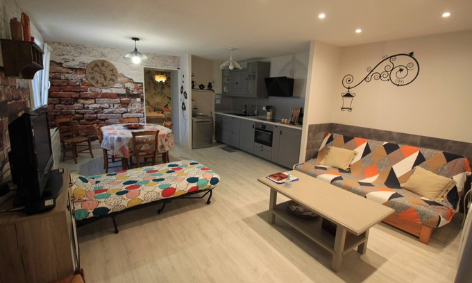 Moneteau House | La Petite Maison ideal for a stopover near Auxerre and vineyards (Chablis)