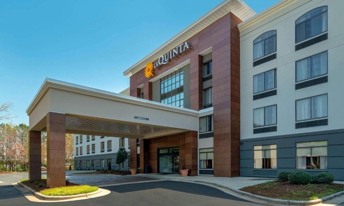 Northeast Raleigh Hotel | La Quinta by Wyndham Raleigh Downtown North