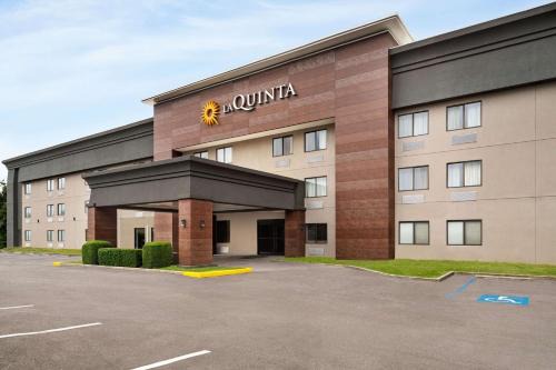 Crestline Heights Hotel | La Quinta Inn Birmingham - Inverness