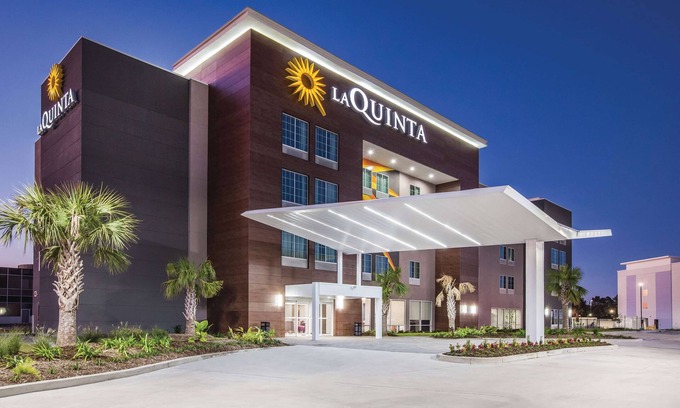 Port Allen Hotel | La Quinta Inn & Suites by Wyndham Baton Rouge - Port Allen