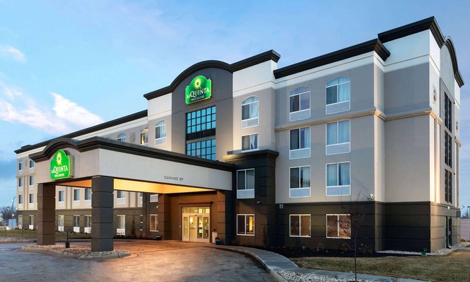 Carter Lake Hotel | La Quinta Inn & Suites by Wyndham Omaha Airport Downtown