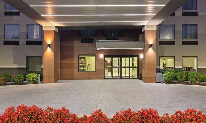 Snellville Hotel | La Quinta Inn & Suites by Wyndham Snellville-Stone Mountain