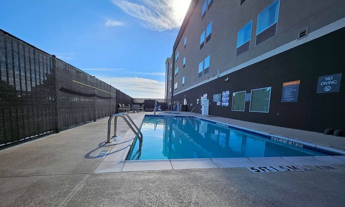 Red Oak Hotel | La Quinta Inn & Suites by Wyndham-Red Oak TX IH-35E