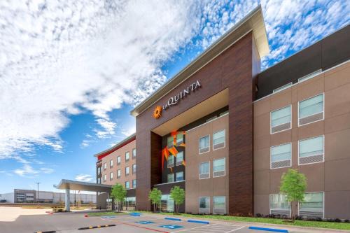 DeSoto Hotel | La Quinta Inn & Suites by Wyndham DeSoto